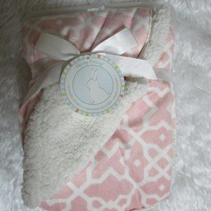 NWT HONEY BUNNY Pink and White Chamois/Sherpa Reversible Blanket